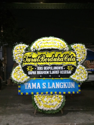 Papan Bunga Duka di Dewantara